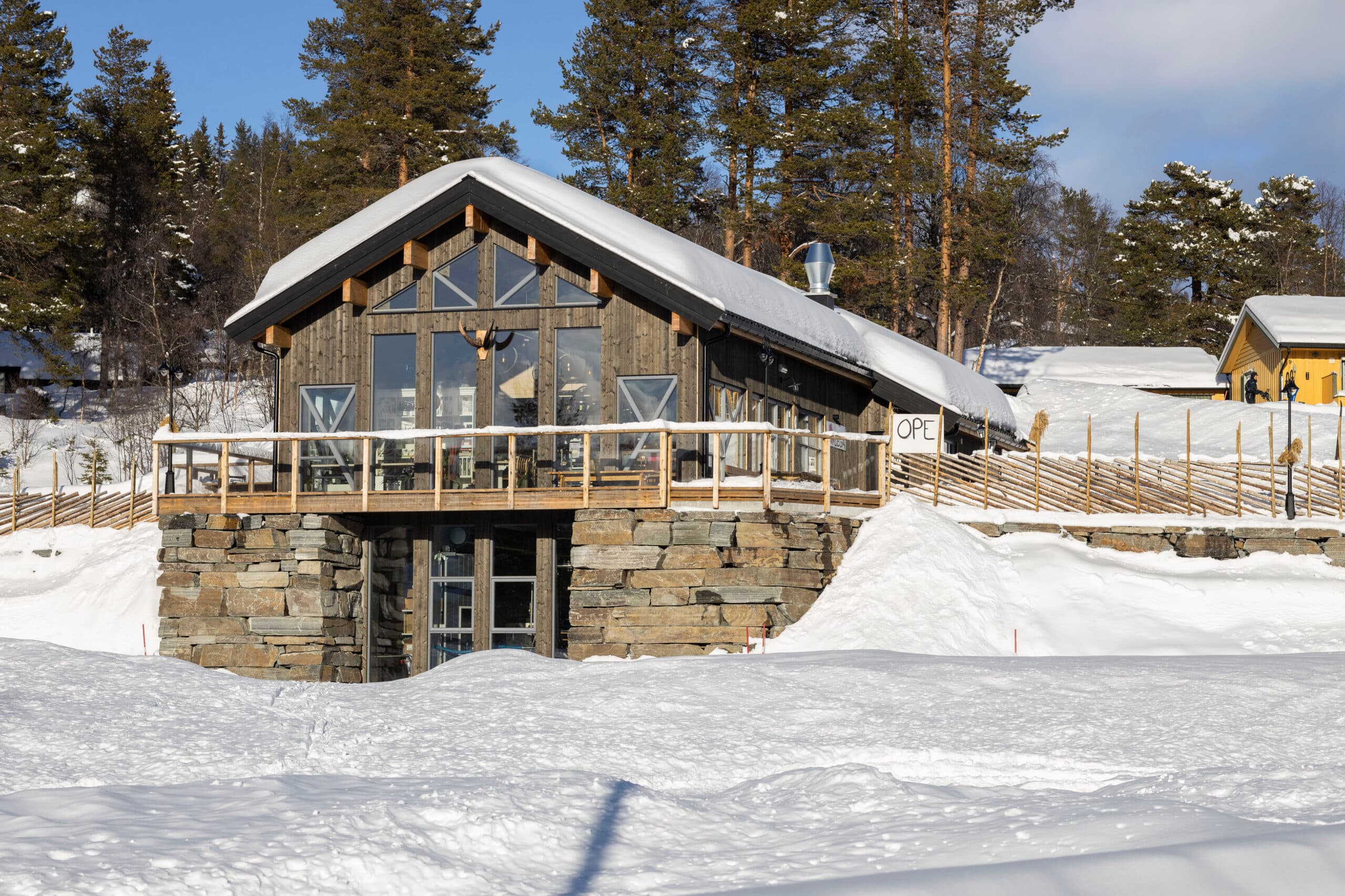 Inngangsparti til Lega butikk og kafé i Rauland