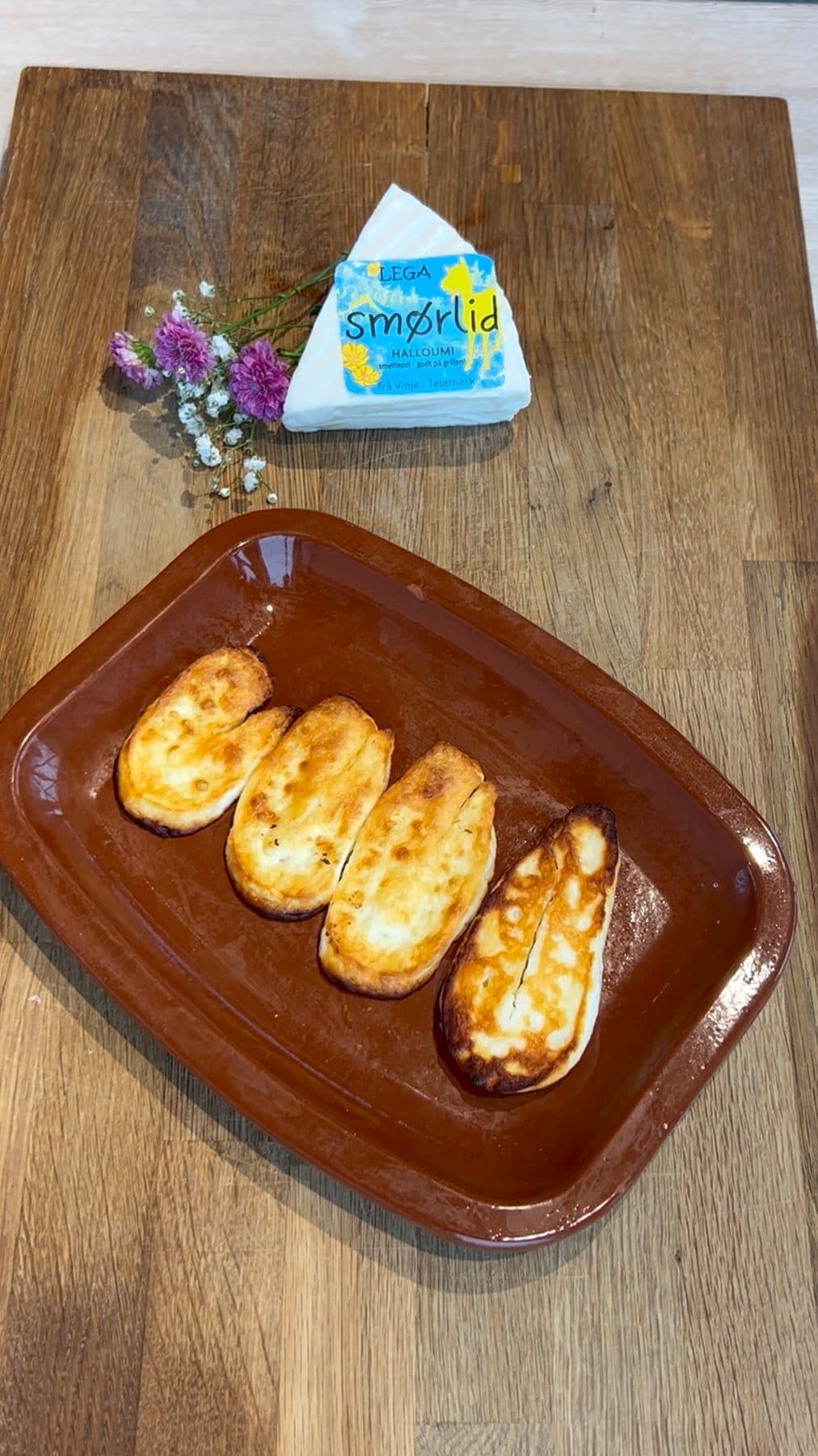 Smørlid gratinert i eit leirfat